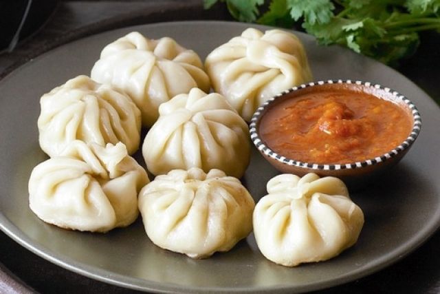 Veg Momos [8 Pieces]